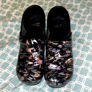 Like new Dansko shoes size 40 or 9.5